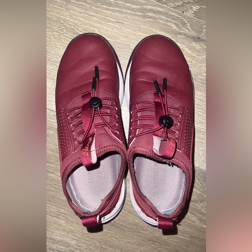 Maroon clove shoes